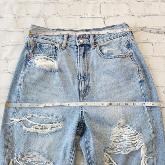 American Eagle Woman’s blue distressed highest rise mom jeans size 2 Regular - Picture 6 of 12